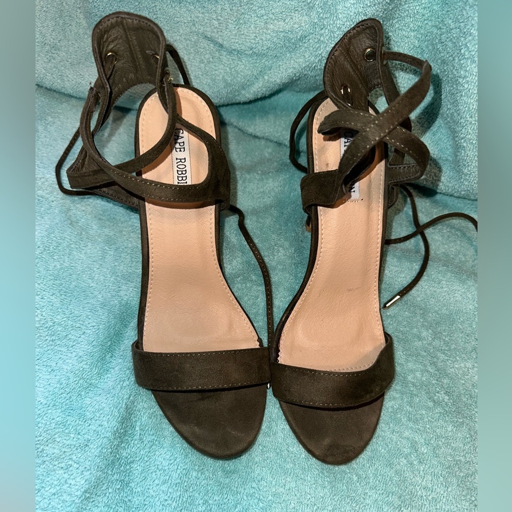 CAPE ROBBIN Sandals with laces and High